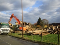vers-la-croix-la-ferme-duclos-disparait-du-paysage