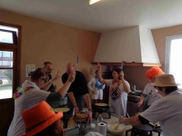 les-parents-des-conscrits-preparent-les-crepes