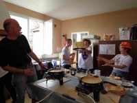 les-parents-des-conscrits-preparent-les-crepes